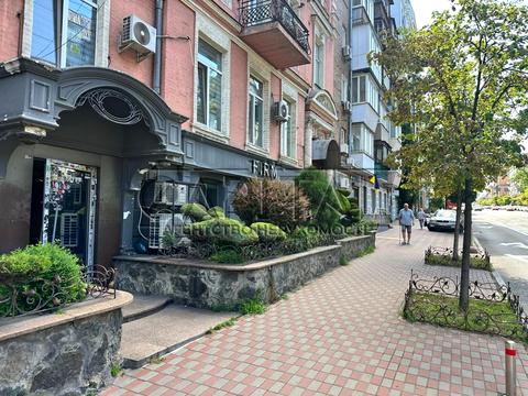 комерційна за адресою Саксаганського вул., 84-86