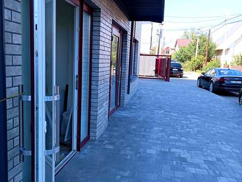 комерційна за адресою Гнатюка вул., 4