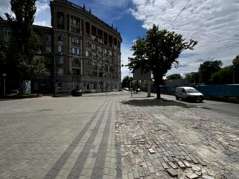 комерційна за адресою Дмитра Яворницького просп. (Карла Маркса), 82