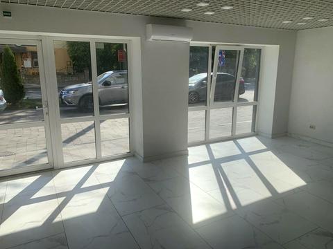 комерційна за адресою Берегова вул., 18