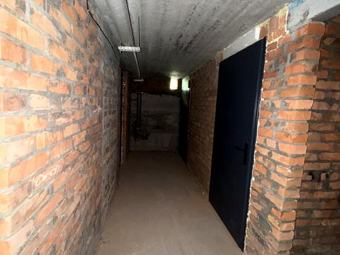 комерційна за адресою Лесі Українки бульв., 18-Б