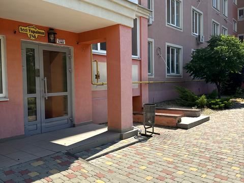 комерційна за адресою Лесі Українки бульв., 18-Б
