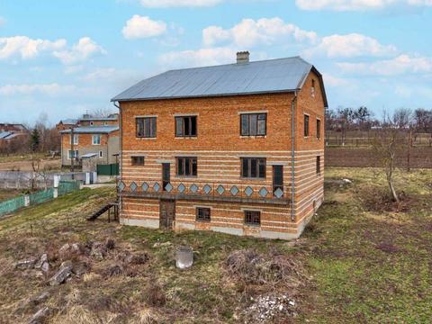 дом по адресу Центральна ул.