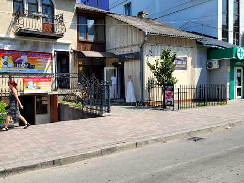 комерційна за адресою Тичини вул., 8