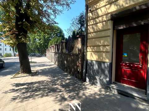 коммерческая по адресу Максима Кривоноса ул., 17