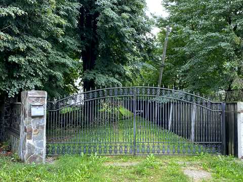 коммерческая по адресу Добровольців ул. (Комарова), 22