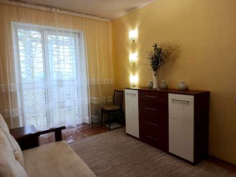 квартира за адресою Космонавтів вул., 4