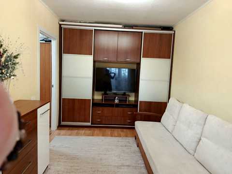 квартира за адресою Космонавтів вул., 4