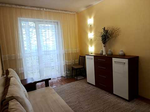 квартира за адресою Космонавтів вул., 4