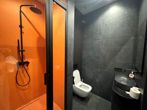 комерційна за адресою Кловський узвіз, 7a