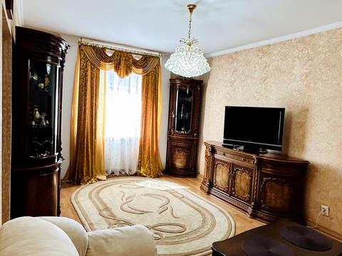квартира за адресою Митрополита Андрея Шептицького вул., 33