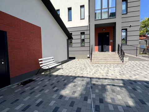 комерційна за адресою Усівський пров., 5