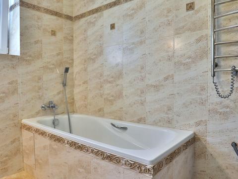 будинок за адресою Богатирська вул., 42