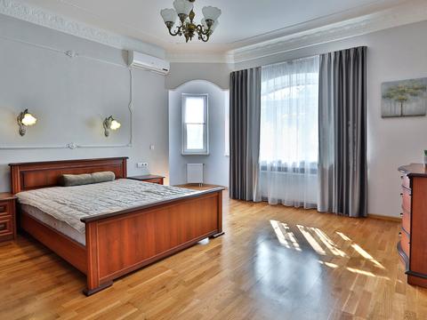 будинок за адресою Богатирська вул., 42
