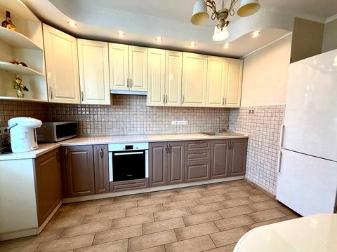 квартира за адресою Авіаконструктора Ігоря Сікорського вул. (Танкова), 1