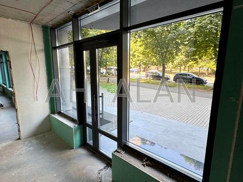 комерційна за адресою Голосіївська вул., 7