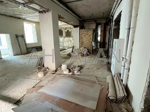 комерційна за адресою Голосіївська вул., 7