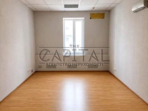 комерційна за адресою Деревообробна вул., 4