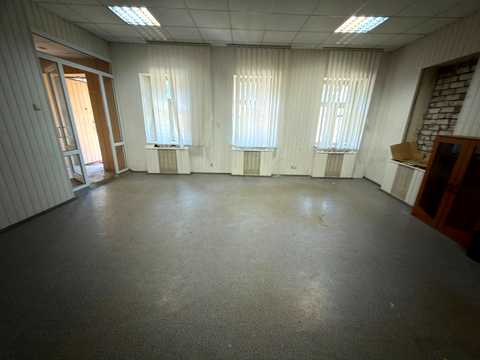 комерційна за адресою В'ячеслава Чорновола вул. (Юрія Савченка), 19-а