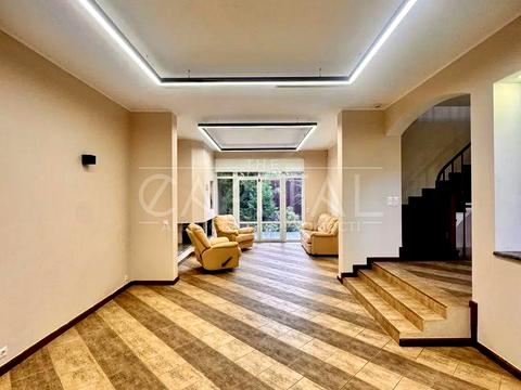 комерційна за адресою Київ, Крутогірна вул., 52