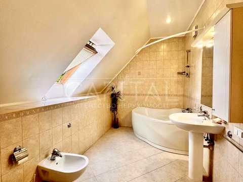 комерційна за адресою Київ, Крутогірна вул., 52