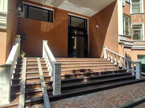 квартира за адресою Каркашадзе пров. (Цегляний), 9