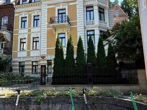 комерційна за адресою Паркова вул. (Конева), 9