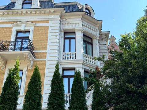 комерційна за адресою Паркова вул. (Конева), 9