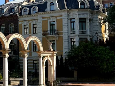 комерційна за адресою Паркова вул. (Конева), 9