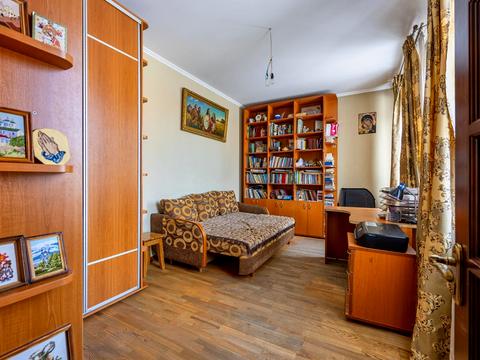 комерційна за адресою Геофізиків вул., 7