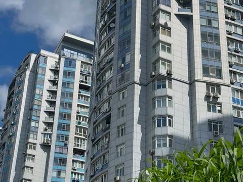 квартира за адресою Миколи Ушакова вул., 1-Б
