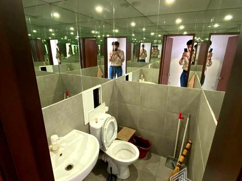 комерційна за адресою Раїси Окіпної вул., 10-А