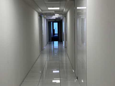 комерційна за адресою Київ, Спортивна пл., 1
