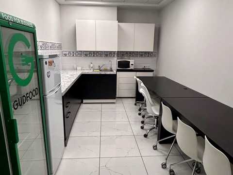комерційна за адресою Київ, Спортивна пл., 1