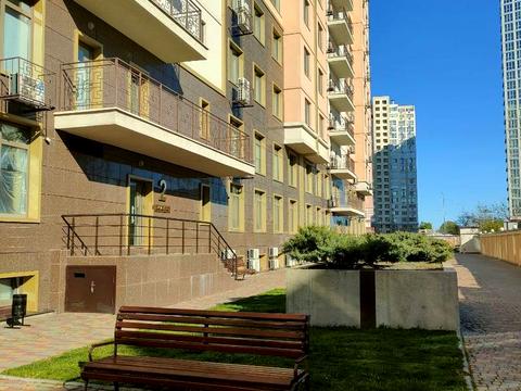 комерційна за адресою Літературна вул., 8