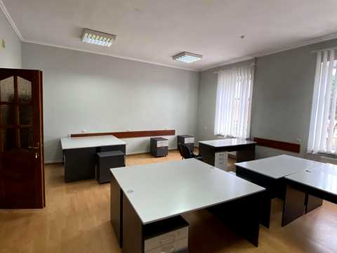 комерційна за адресою Володимира Винниченка вул. (), 11