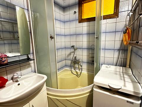 квартира за адресою Космонавтів вул., 8
