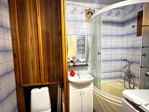 квартира за адресою Космонавтів вул., 8