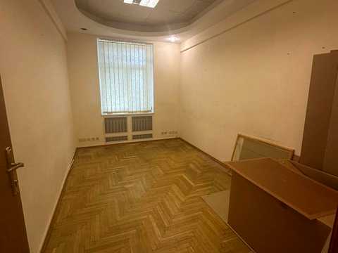 комерційна за адресою Краківська вул., 5