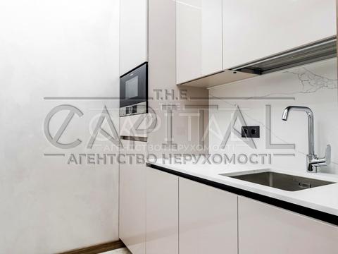 комерційна за адресою Джона Маккейна вул. (Івана Кудрі), 1