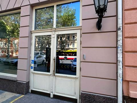 коммерческая по адресу Ришельевская ул. (Ленина улица), 11