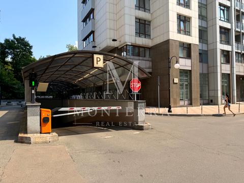 паркомісце за адресою Андрія Верхогляда вул. (Михайла Драгомирова), 3