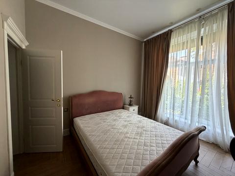 будинок за адресою Леоніда Каденюка вул.