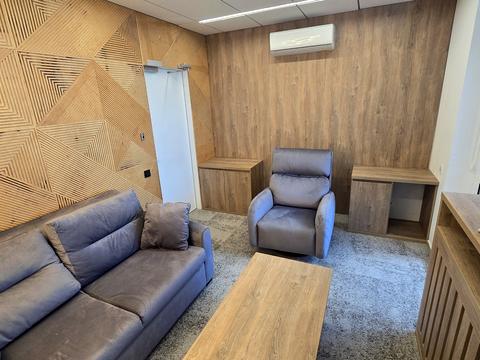 комерційна за адресою Михайла Грушевського вул., 9Б
