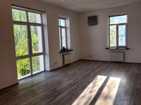 коммерческая по адресу Редутная ул., 17