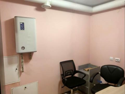 коммерческая по адресу Будівельників ул., 2