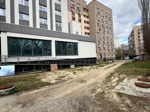 комерційна за адресою Голосіївська вул., 7