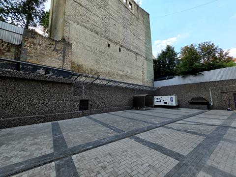 комерційна за адресою Михайлівська вул., 13