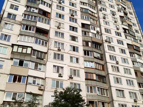 квартира за адресою Романа Шухевича просп. (Генерала Ватутіна), 2