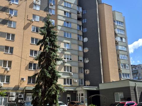 квартира за адресою Раїси Окіпної вул., 8